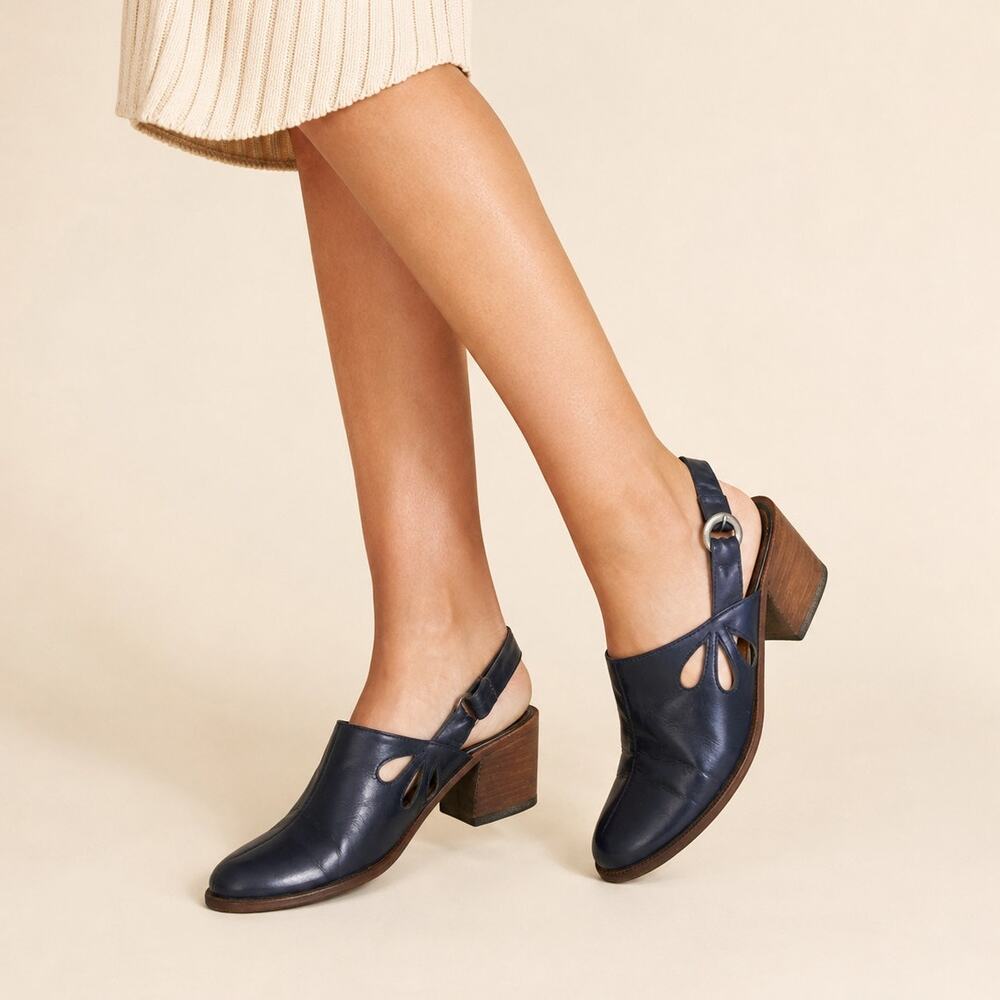 Vintage 60s Mod Navy Blue Slingback Heels Cutout Leather Shoes 7.5 Retro Chic